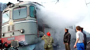 Locomotiva unui personal a luat foc într-o haltă din Mureş