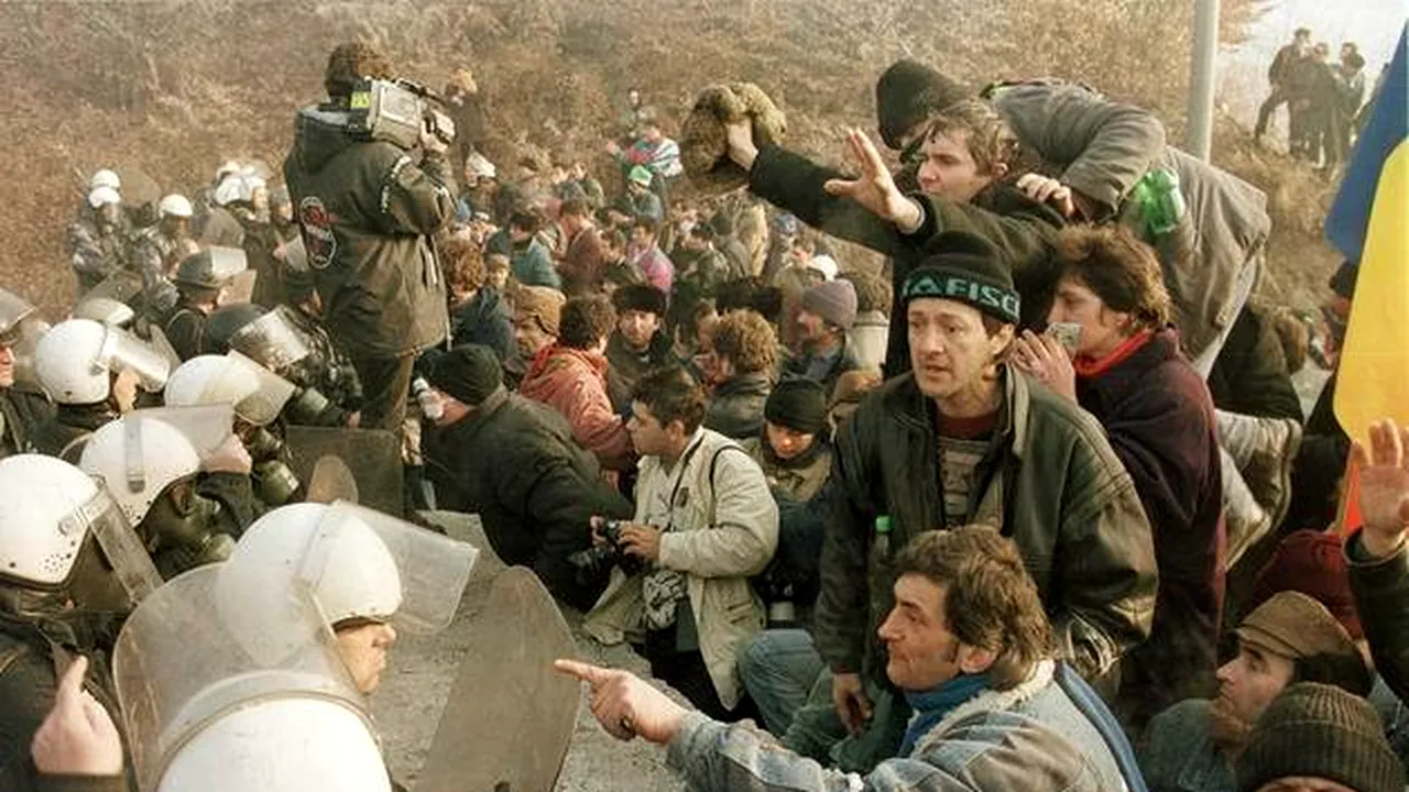 Vineri, 22 ianuarie 1999 / 11:59:00 - Mineriada 1999 - Fuga comandanţilor de la Costeşti a dezonorat forţele MI, Armata intervine