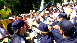 About 1,200 Romanian Farmers Picket Govt HQ Demanding Subsidies