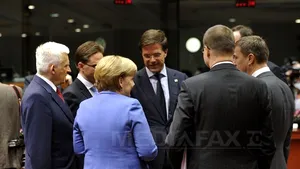 Zona euro consideră satisfăcătoare angajamentele Italiei, dar cere punerea în aplicare a acestora