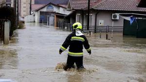 Cod roşu de inundaţii pe râuri din judeţele Mehedinţi şi Dolj