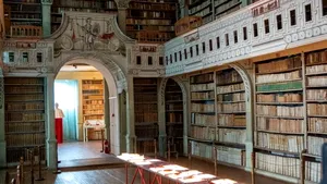 Biblioteca Batthyaneum din Alba Iulia, deţinătoarea unui tezaur de carte rară, va fi reabilitată