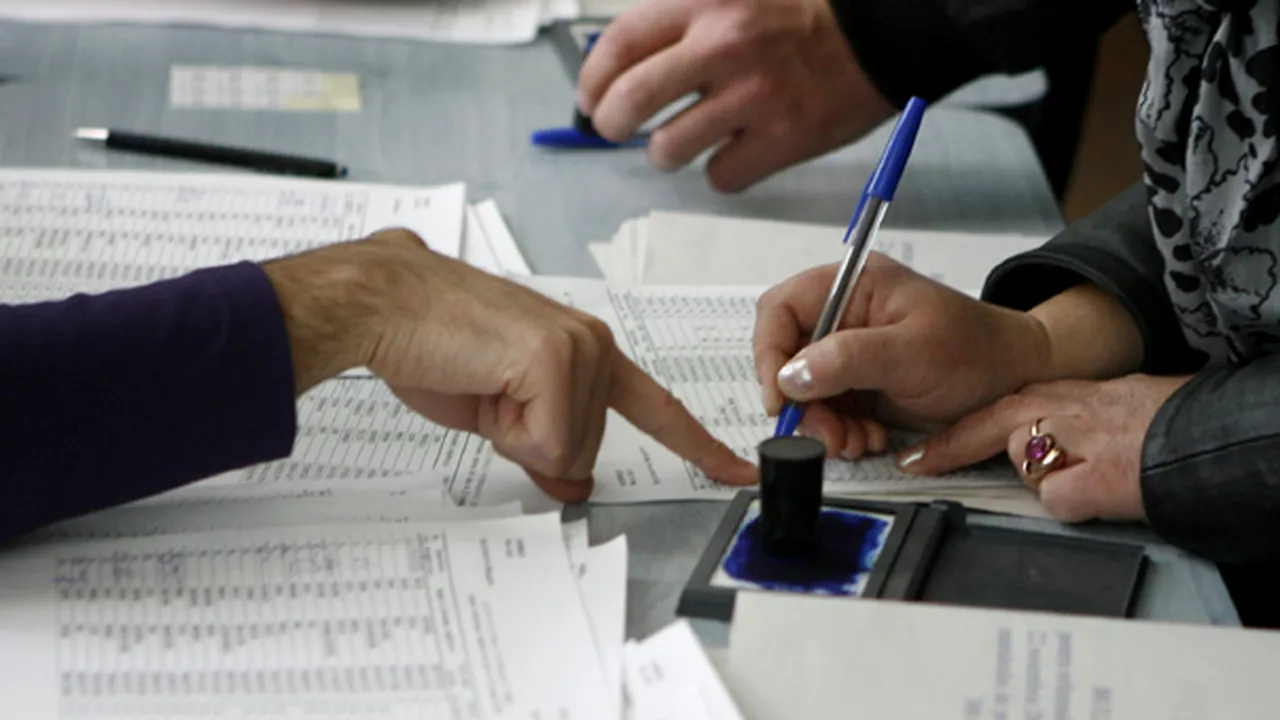 BEC: Prezenţa la prezidenţiale la ora 21.00 era de 53.52%