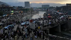 Explozie la spitalul militar din Kabul, provocată de un atentat sinucigaş. 23 de persoane au fost rănite şi alte 6 ucise