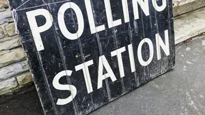 Un politician african cu numele  Adolf Hitler a câștigat la alegerile locale un post de consilier. Hitler de culoare are un mesaj anti-apartheid