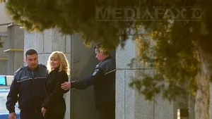 Elena Udrea a plecat de la DNA după confruntarea cu denunţătorii - FOTO