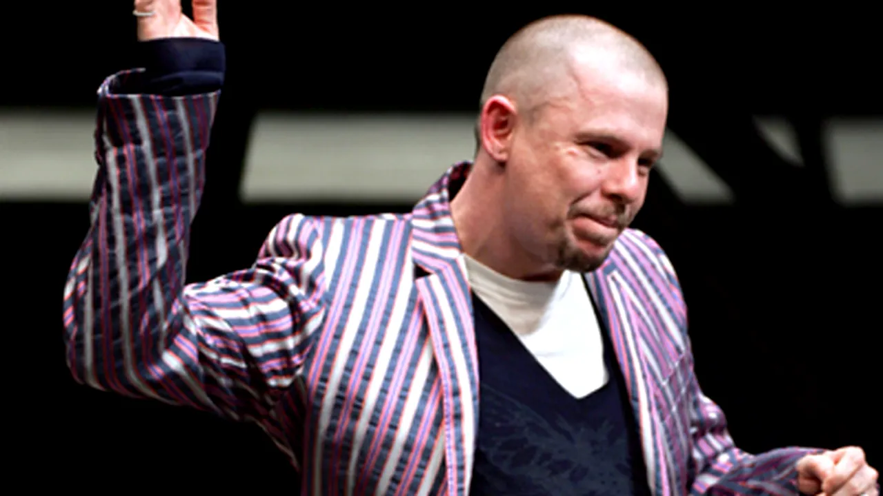 Creaţii semnate de Alexander McQueen - GALERIE FOTO
