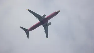 Numeroase avioane care survolează Iranul şi-au schimbat brusc traseul