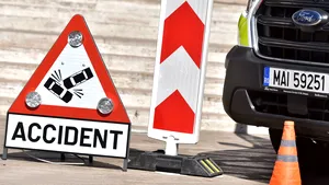 Un şofer în vârstă de 37 de ani a murit, după ce a condus fără permis şi s-a răsturnat cu maşina 