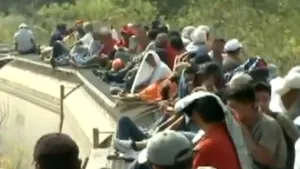 REPORTAJ - Sute de emigranţi îşi riscă viaţa călătorind cu TRENUL MORŢII din Mexic spre Statele Unite - VIDEO