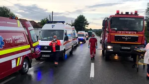 Accident teribil în care a fost implicat un microbuz, în judeţul Vâlcea. A fost activat Planul Roşu | FOTO