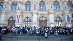 Mii de grefieri au protestat în Capitală şi în ţară, pentru a nu pierde pensiile speciale. Judecătorii îi susţin. FOTO