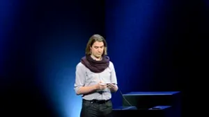 OMUL ZILEI: Tânărul care a atras toată atenţia la lansarea noilor telefoane Apple - FOTO, VIDEO