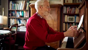 Una din cele mai COMPLEXE probleme de matematică, veche de zeci de ani, REZOLVATĂ de un pensionar. De ce a fost IGNORATĂ soluţia timp de ani de zile 