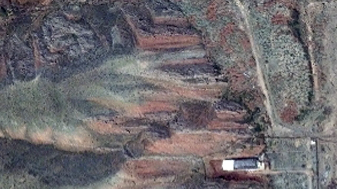 Iranul curăţă un complex folosit la teste nucleare? Imagini din satelit de la complexul militar Parchin - GALERIE FOTO