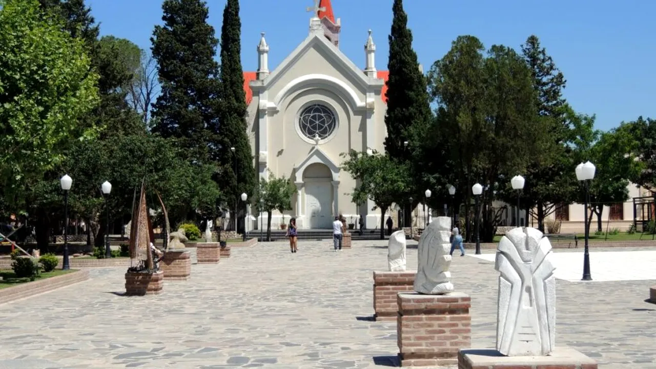 Satul din Spania cu doar 2.000 de locuitori care atrage mii de turiști