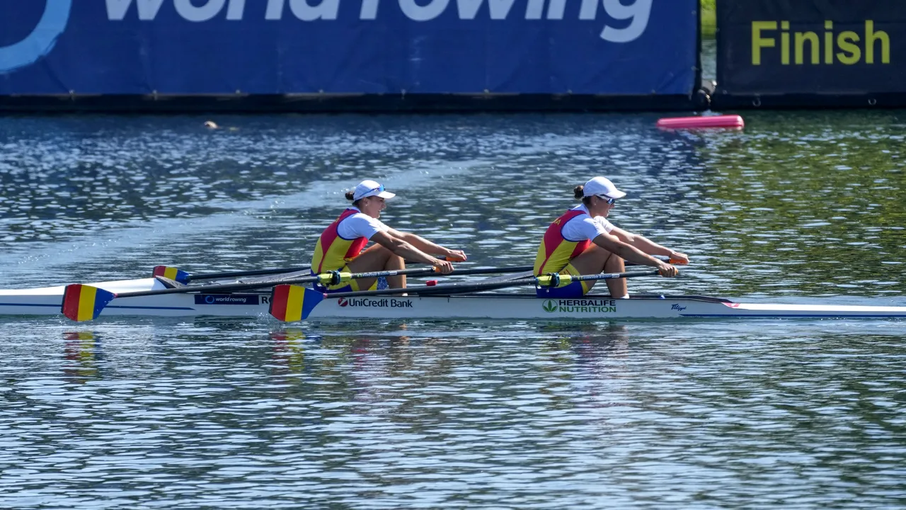 Canotorii tricolori, care au făcut performanţe istorice la Campionatele Mondiale de la Belgrad, întâmpinaţi la Otopeni