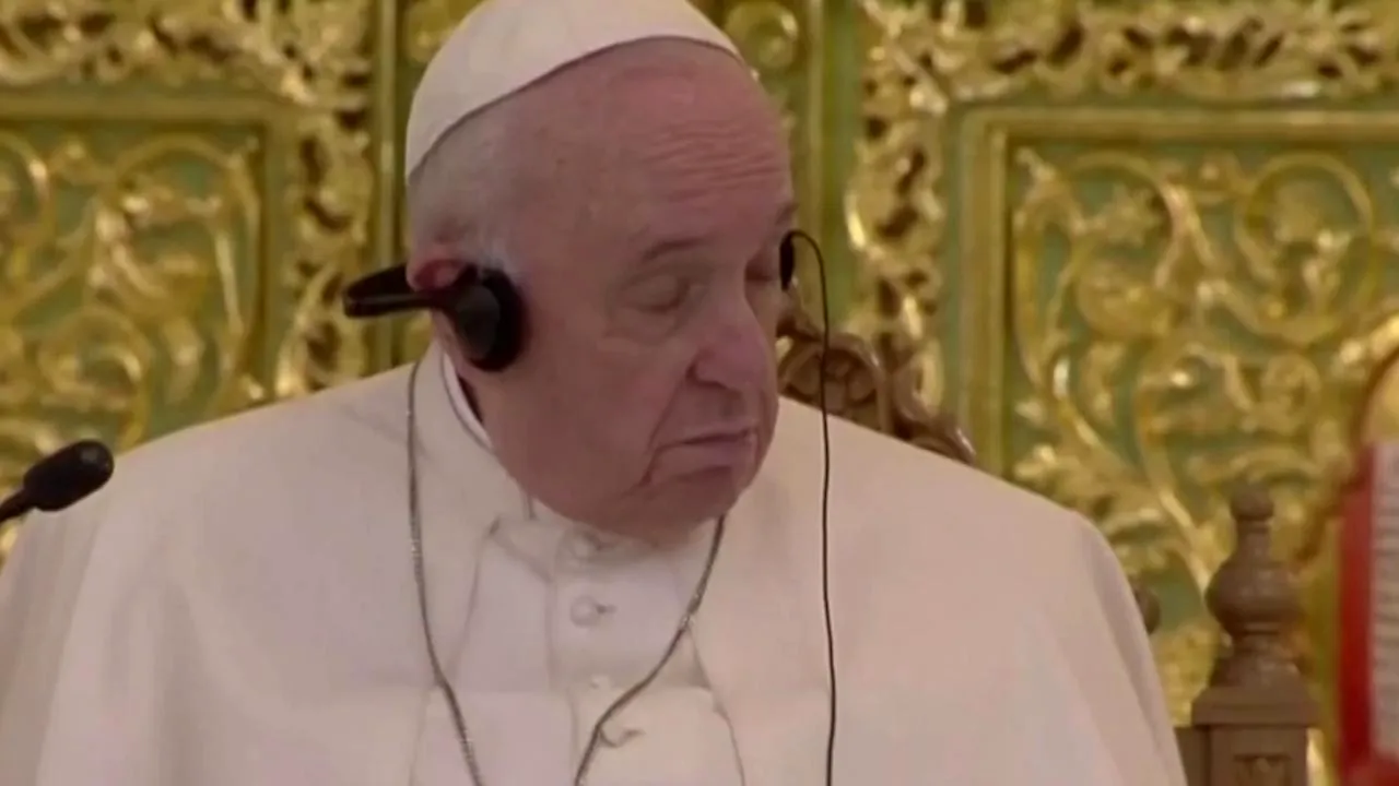 Papa Francisc a adormit în timpul vizitei în Cipru