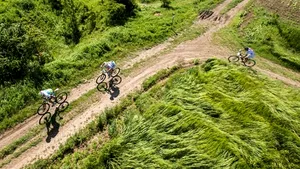 Elevi de liceu din Piatra Neamţ, premiaţi pentru un proiect de promovare a judeţului prin cicloturism