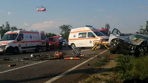 Accident în Ialomiţa. Cinci persoane rănite după ce o maşină s-a răsturnat pe şosea