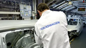 Volkswagen concediază 16.500 de angajaţi temporari