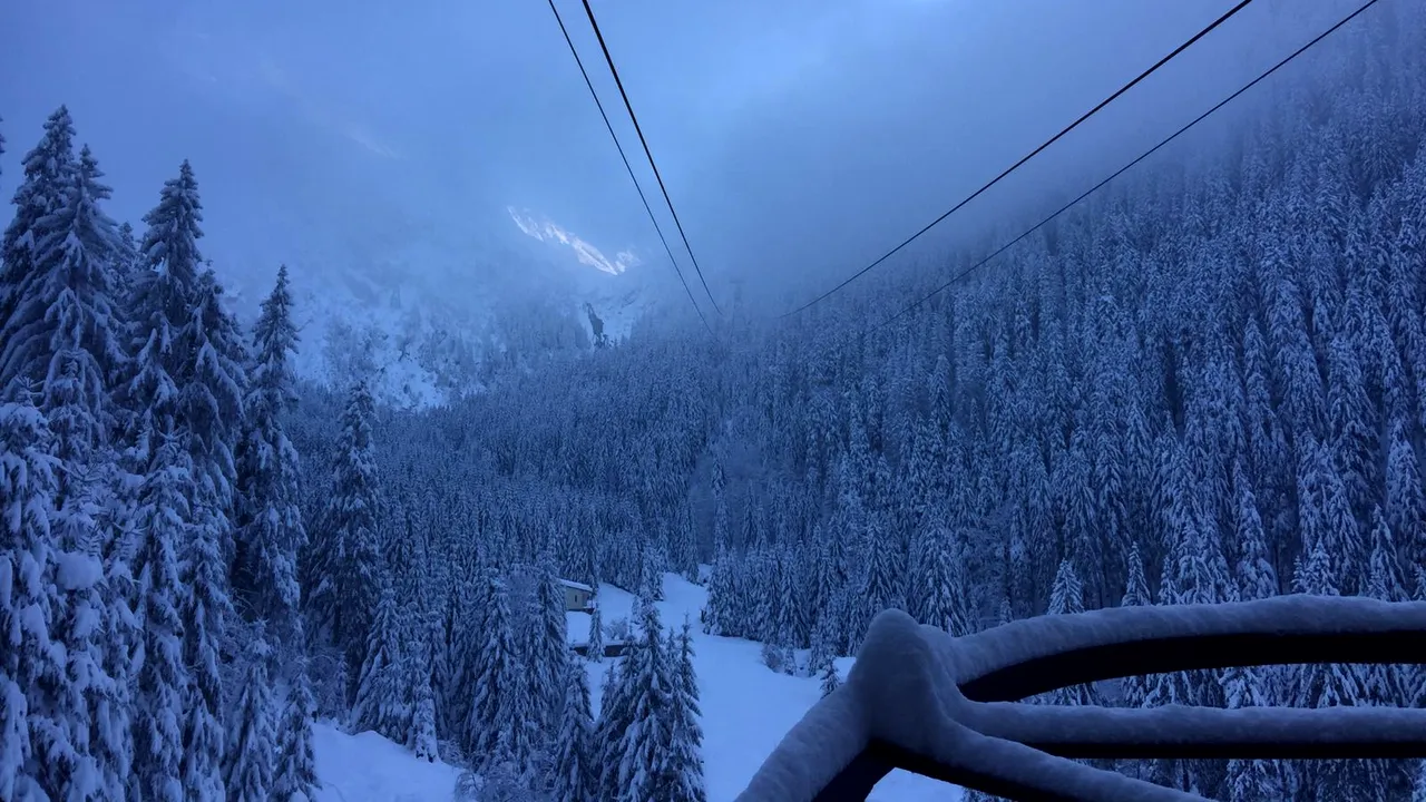 Hotelul de Gheaţă de la Bâlea Lac, ocupat de turişti americani şi englezi, de Crăciun | GALERIE FOTO