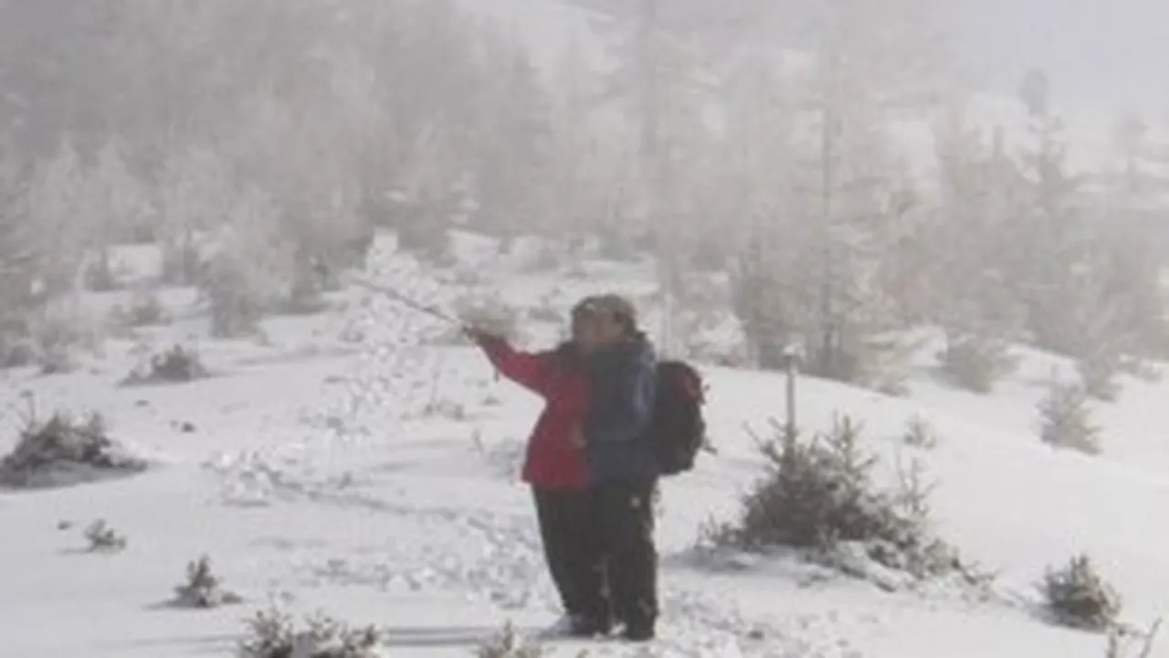 Mountain Rescuers Suspend Searches For Missing Tourists C. Romania