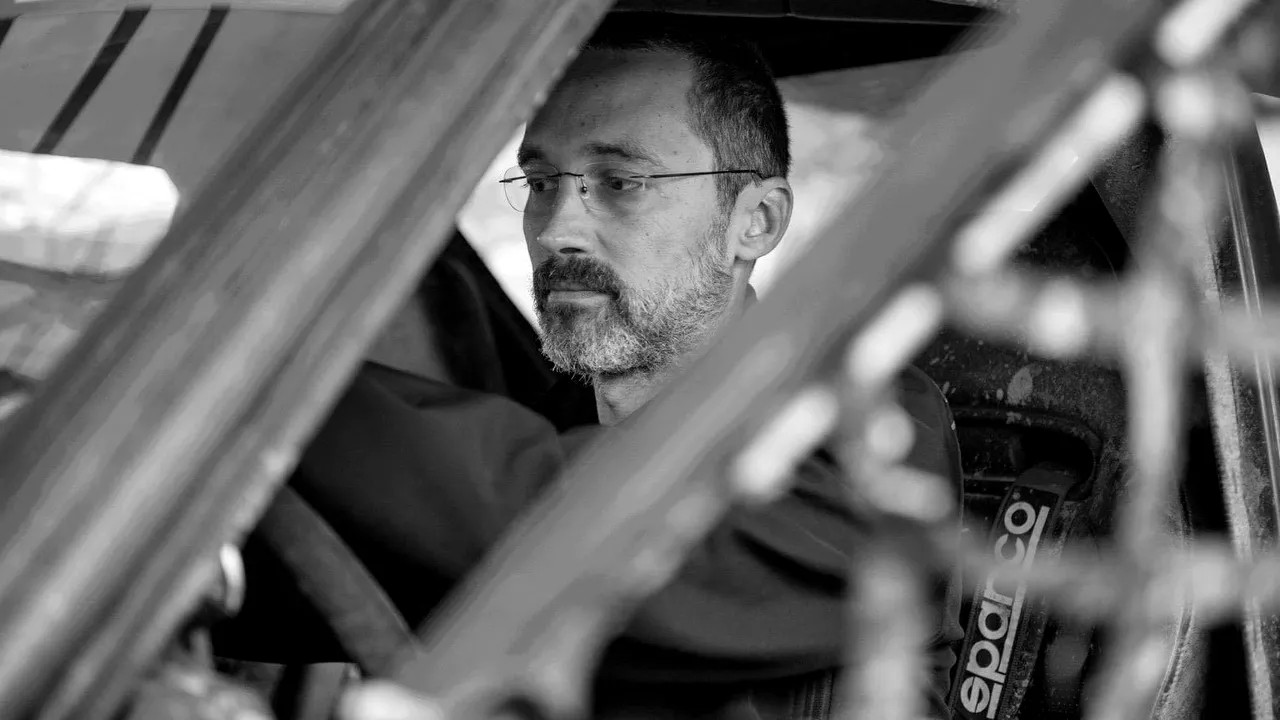 Federaţia de Automobilism: Pilotul Adrian Cernea a murit în etapa de la Slănic Moldova, după ce maşina i-a fost luată de ape