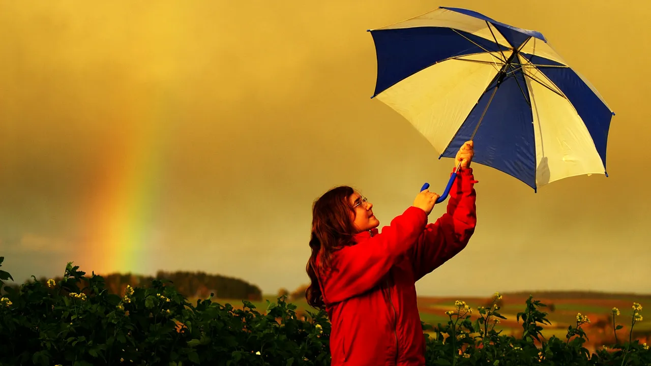 METEO. Vremea se schimbă în acest sfârşit de săptămână. Care sunt regiunile vizate de PLOI