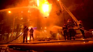 Incendiul a provocat pagube la casa parohială de lângă Biserica Armenească - VIDEO