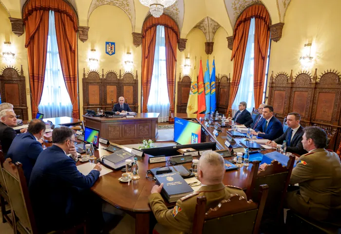 POLITIC CSAT a aprobat Strategia Națională de Apărare 2025–2030. România pregătește investiții de peste 16 miliarde de euro în industria de apărare