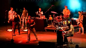 REPORTAJ: The Cat Empire a spart barierele muzicale şi lingvistice, într-un show energic, la Bucureşti - FOTO