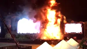 Incendiu puternic la Tomorrowland Barcelona, după ce scena a luat foc. Peste 20.000 de persoane evacuate | VIDEO