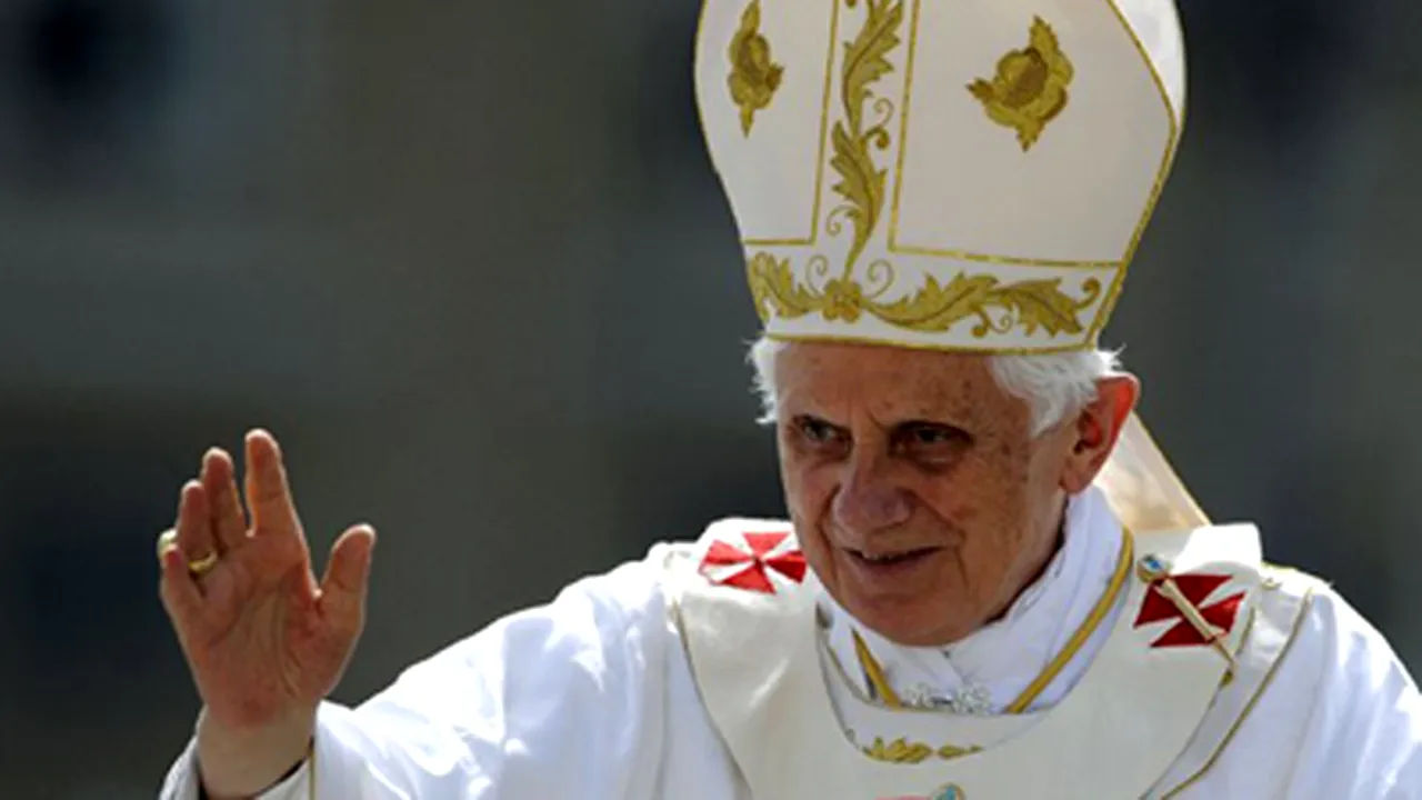 Papa Benedict al XVI-lea începe o vizită istorică în Marea Britanie