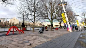 Românii din UK aşteaptă vaccinarea