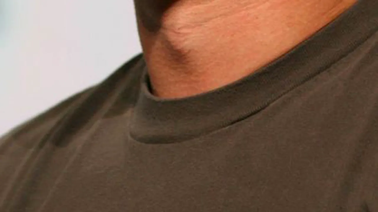 Unul dintre cei mai puternici oameni ai lumii poartă acelaşi tricou în fiecare zi. Confesiunile celui care ne influenţează vieţile din 2004