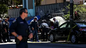 Cel puţin un mort şi patru răniţi, după ce un vehicul a intrat într-un grup de persoane la San Francisco