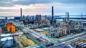 Activitatea de producţie a rafinăriei Petromidia, reluată după finalizarea reviziei generale