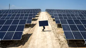 Şeful unei mari corporaţii sud-coreene îşi propune să investească în energie solară