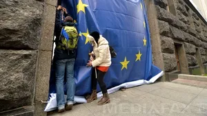 PROTESTE LA KIEV: Zeci de mii de oameni s-au strâns în Piaţa Independenţei, în timp ce 10.000 protestează la Liov. Deputat: Ianukovici ar putea avea aceeaşi soartă ca Ceauşescu