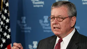 Fost procuror general american: În SUA n-am condamnat presa nici când a dezvăluit informaţii secrete