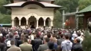 Mii de pelerini s-au înghesuit la canonizarea Sf. Irodion şi sfinţirea noii biserici a Mănăstirii Lainici - VIDEO
