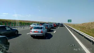 Aglomeraţie pe Valea Prahovei şi pe Autostrada Soarelui. Se circulă în coloană pe sensul de mers spre Bucureşti