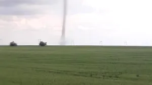 A doua TORNADĂ în România. Imagini filmate în Slobozia Nouă, judeţul Ialomiţa
