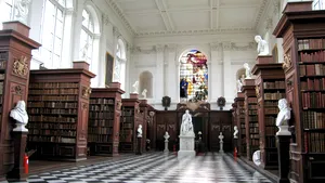 Biblioteca de la Cambridge, templul primelor cărţi din lume - GALERIE FOTO 