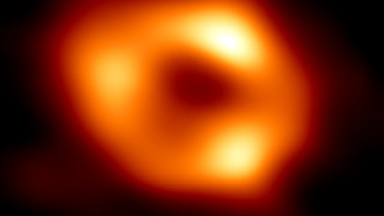 Prima fotografie a găurii negre din centrul Galaxiei noastre. Sagittarius A, „monstrul” din Calea Lactee
