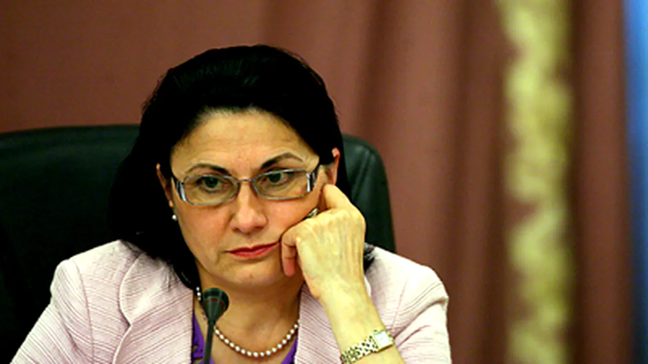 Andronescu: Voi avea discuţii cu fiecare grup parlamentar pe tema Codului Educaţiei
