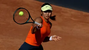Răducanu a fost eliminată de Swiatek în turul doi la Roland Garros