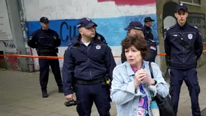 Cel puţin 8 copii au fost ucişi după un atac armat într-o şcoală din centrul Belgradului / Atacatorul este născut în 2009