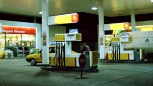 Un bărbat a fost bătut şi împuşcat într-o benzinărie din Turnu Severin